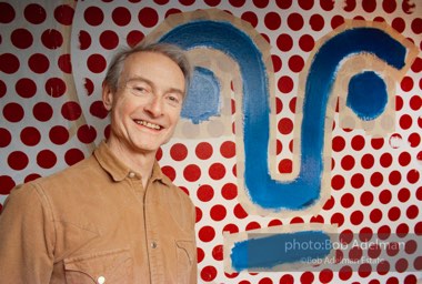 From Mural with Blue Brushstroke. New York City, 1985-86photo©Bob Adelman estate. Artwork©Estate of Roy Lichtenstein.