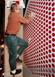 From Mural with Blue Brushstroke. New York City, 1985-86photo©Bob Adelman estate. Artwork©Estate of Roy Lichtenstein.