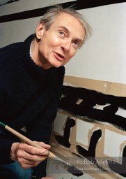 From Mural with Blue Brushstroke. New York City, 1985-86photo©Bob Adelman estate. Artwork©Estate of Roy Lichtenstein.