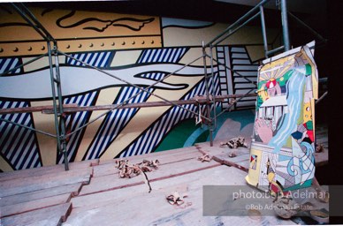 From Mural with Blue Brushstroke. New York City, 1985-86photo©Bob Adelman estate. Artwork©Estate of Roy Lichtenstein.