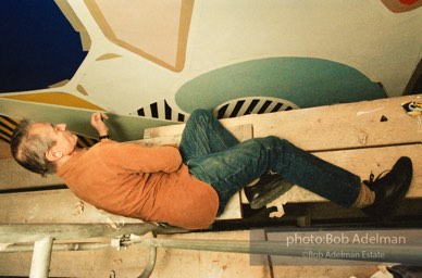 From Mural with Blue Brushstroke. New York City, 1985-86photo©Bob Adelman estate. Artwork©Estate of Roy Lichtenstein.