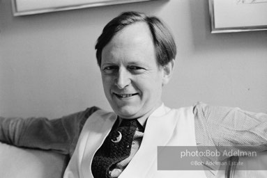 USA. New York City. 1975. Author Tom WOLFE in his Upper East Side apartment.